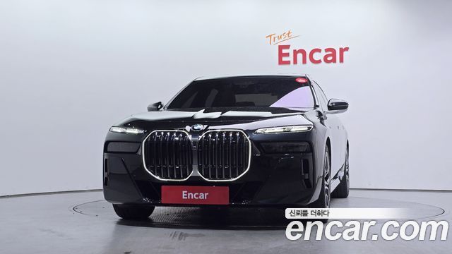 BMW 7-Series G70 740i xDrive M Sport - фото 2