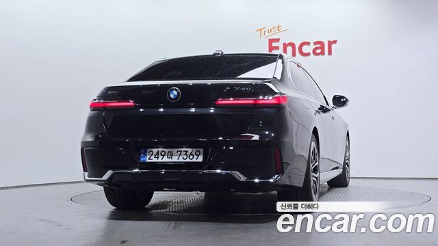 BMW 7-Series G70 740i xDrive M Sport - фото 3