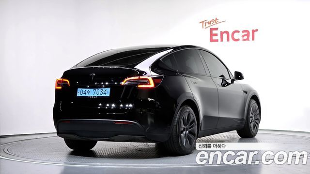 Tesla Model Y RWD - фото 1