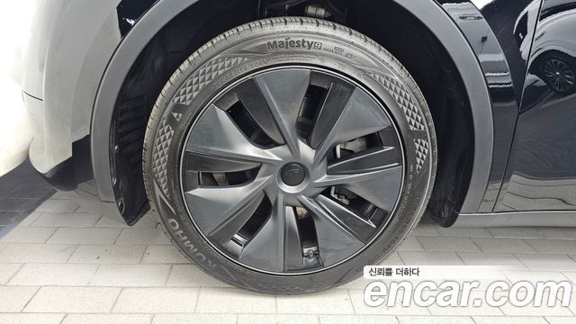 Tesla Model Y RWD - фото 4