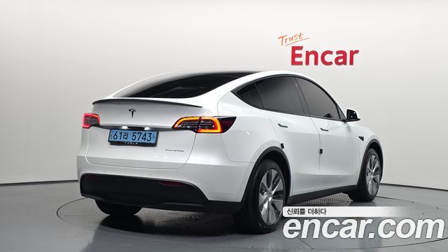 Tesla Model Y Long Range AWD - фото 1