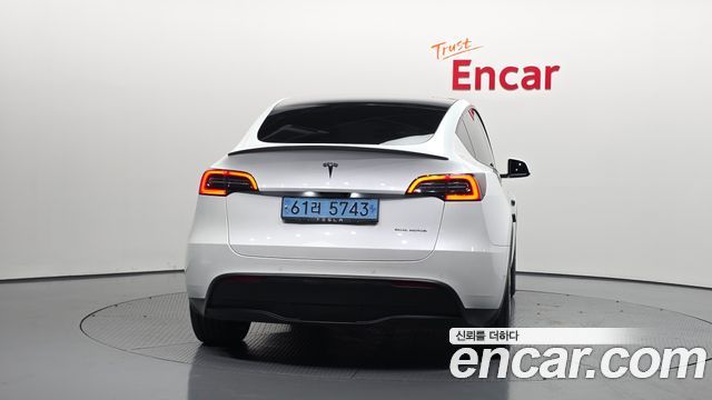 Tesla Model Y Long Range AWD - фото 3