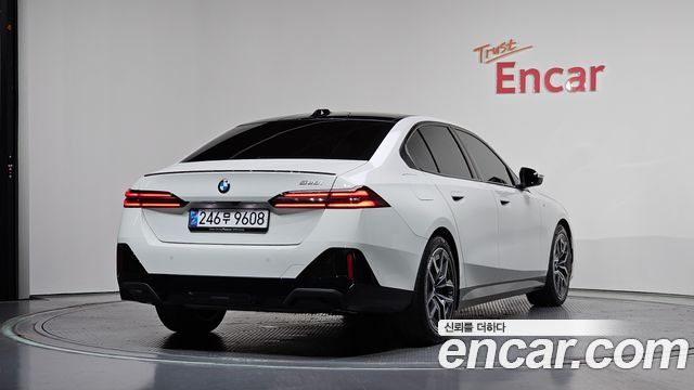 BMW 5-Series G60 520i Special Edition - фото 1