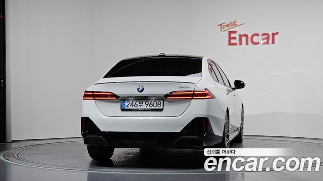 BMW 5-Series G60 520i Special Edition - фото 3