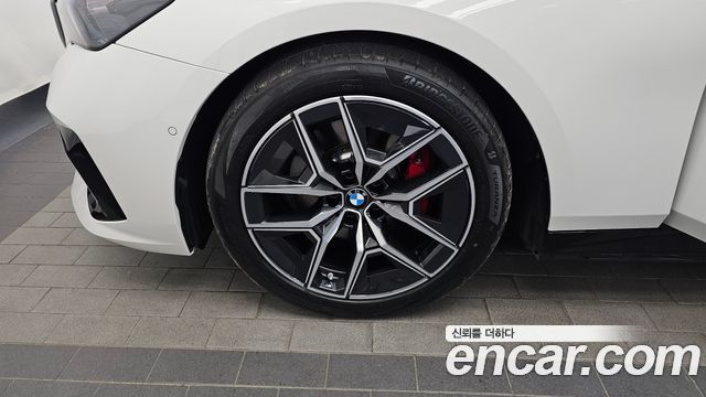 BMW 5-Series G60 520i Special Edition - фото 4