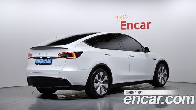 Tesla Model Y Long Range AWD - фото 1