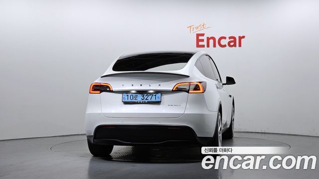 Tesla Model Y Long Range AWD - фото 3