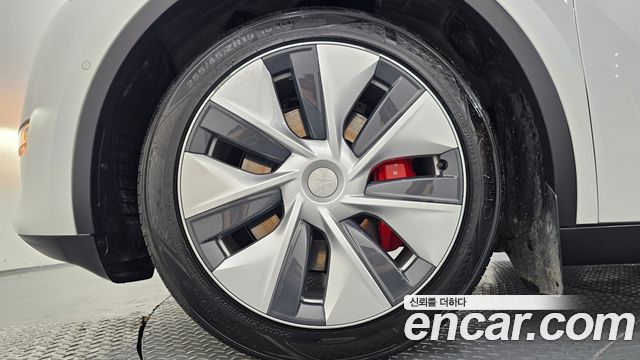 Tesla Model Y Long Range AWD - фото 4