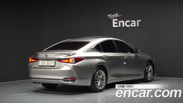 Lexus ES 7-го поколения Executive - фото 1