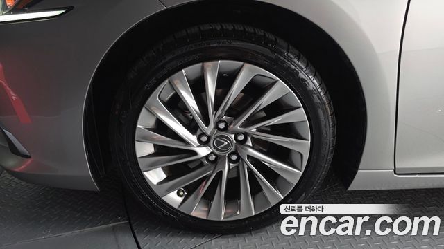 Lexus ES 7-го поколения Executive - фото 4
