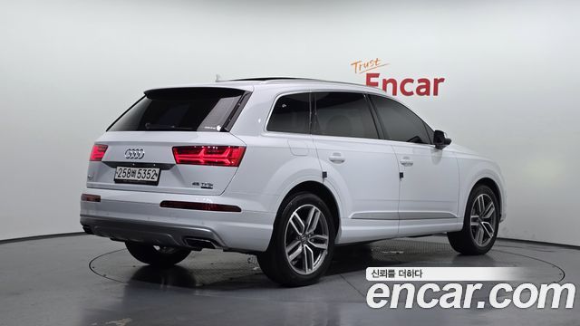 Audi Q7 45 TFSI Quattro - фото 1