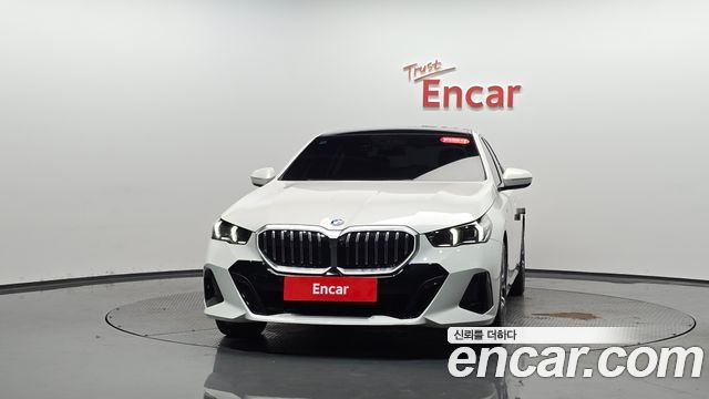BMW 5-Series G60 520i M Sport - фото 1