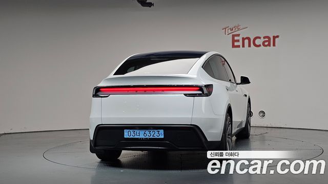 Tesla Model Y RWD - фото 2