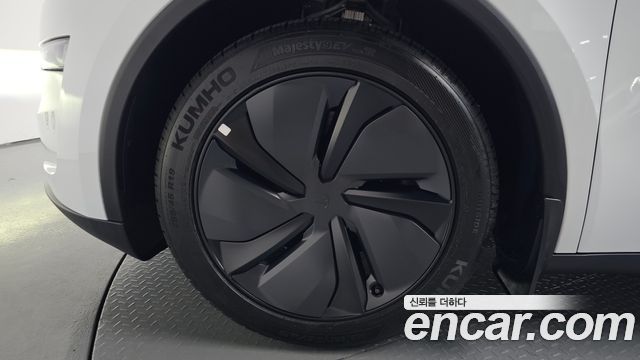Tesla Model Y RWD - фото 3