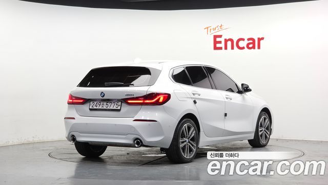 BMW 1-Series F40 120i Advantage - фото 1