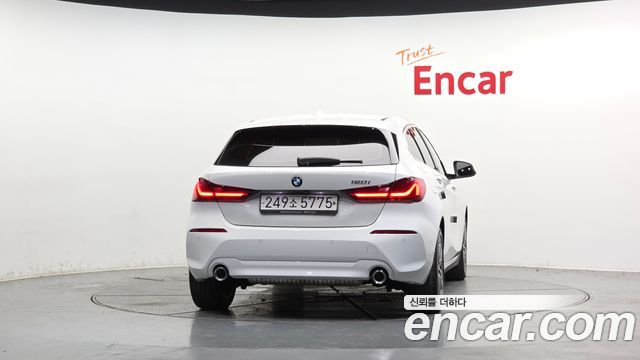 BMW 1-Series F40 120i Advantage - фото 3