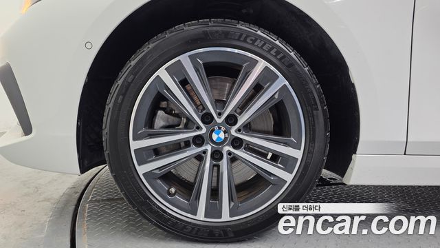 BMW 1-Series F40 120i Advantage - фото 4