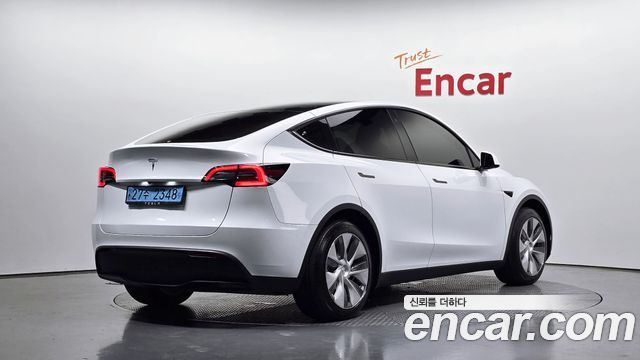 Tesla Model Y RWD - фото 1