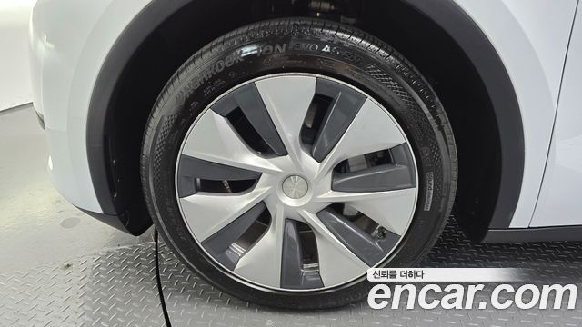Tesla Model Y RWD - фото 4