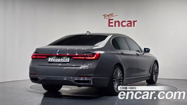 BMW 7-Series G11 740i Design Pure Excellence - фото 0