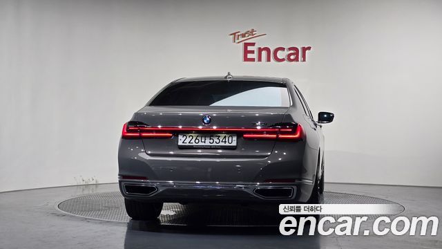 BMW 7-Series G11 740i Design Pure Excellence - фото 2