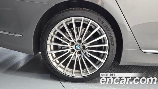 BMW 7-Series G11 740i Design Pure Excellence - фото 3