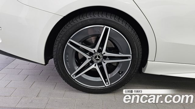 Mercedes-Benz C-Class W206 C200 AMG Line - фото 4