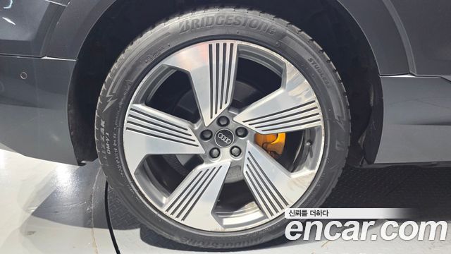 Audi e-tron 55 Quattro Sportback - фото 4