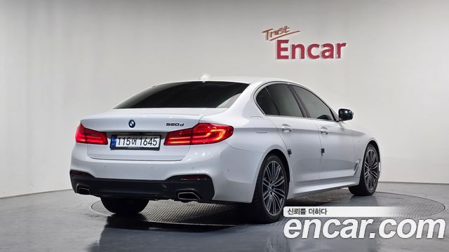 BMW 5-Series G30 520d M Sport Package Plus - фото 1