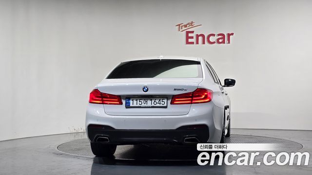 BMW 5-Series G30 520d M Sport Package Plus - фото 3