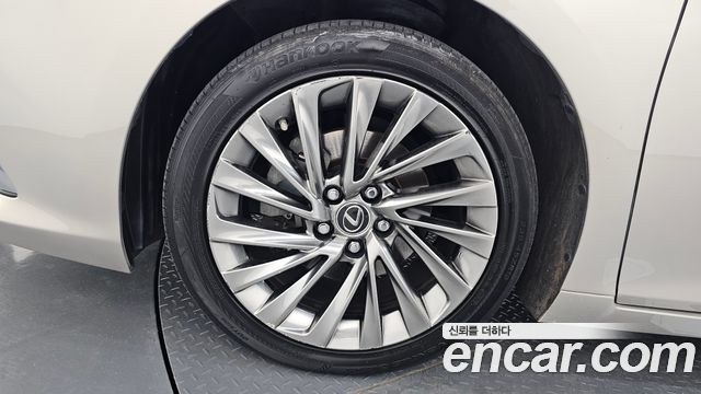 Lexus ES 7-го поколения Luxury Plus - фото 4