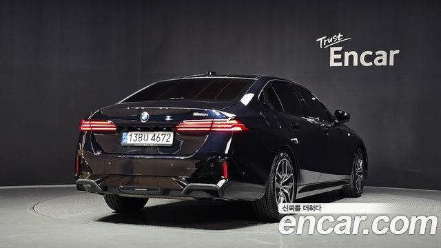 BMW 5-Series G60 520i M Sport - фото 1
