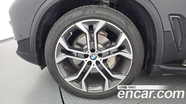 BMW X5 G05 xDrive 40i xLine - фото 3
