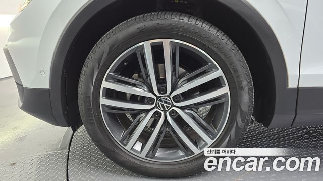 Volkswagen Tiguan 2-го поколения 2.0 TDI Prestige - фото 4