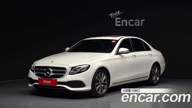 Mercedes-Benz E-Class W213 E300 4MATIC Avnatgarde - фото 0