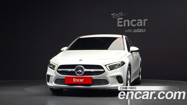 Mercedes-Benz A-Class W177 A220 Sedan - фото 2