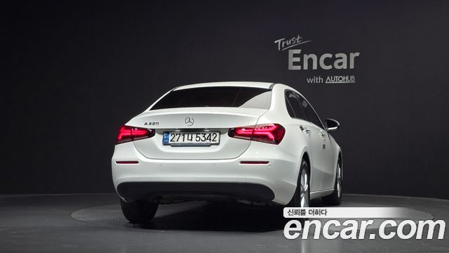 Mercedes-Benz A-Class W177 A220 Sedan - фото 3