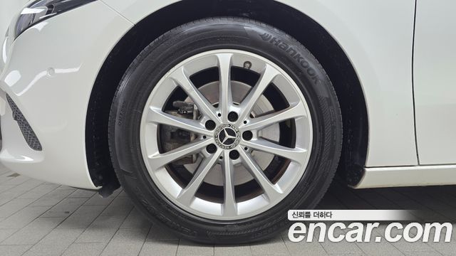 Mercedes-Benz A-Class W177 A220 Sedan - фото 4