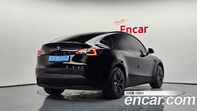 Tesla Model Y RWD - фото 0