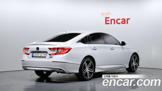 Honda Accord 10-го поколения 2.0 Hybrid Touring - фото 1