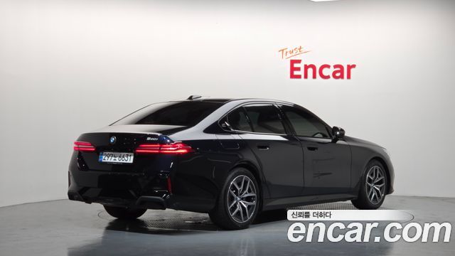 BMW 5-Series G60 520i M Sport - фото 1