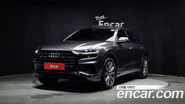 Audi Q8 55 TFSI Quattro Premium - фото 0