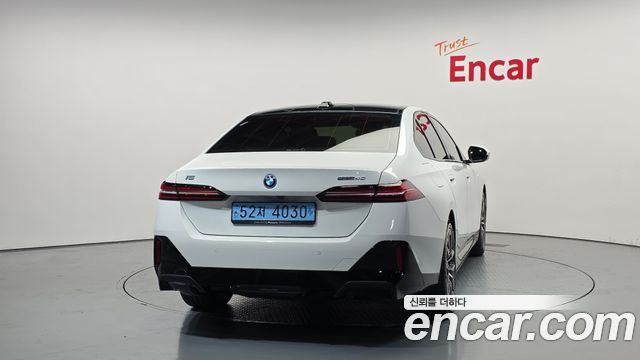 BMW i5 G60 eDrive 40 M Sport - фото 3
