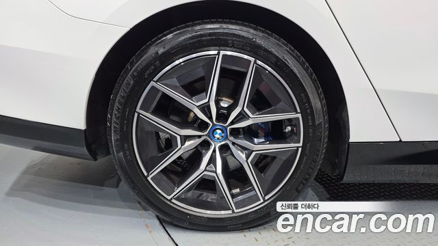 BMW i5 G60 eDrive 40 M Sport - фото 4