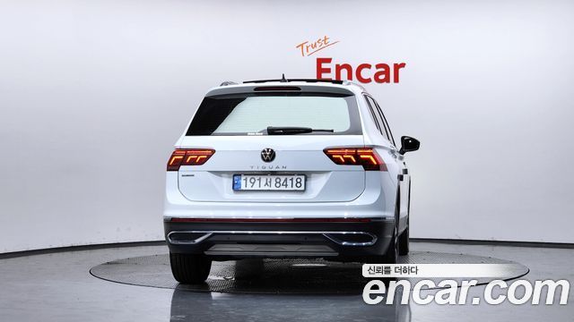 Volkswagen Tiguan 2.0 TSI Prestige - фото 3