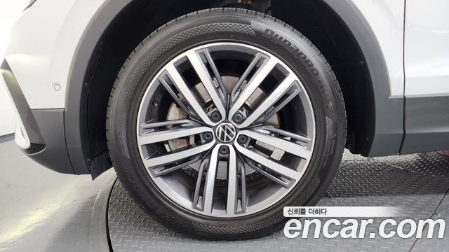 Volkswagen Tiguan 2.0 TSI Prestige - фото 4