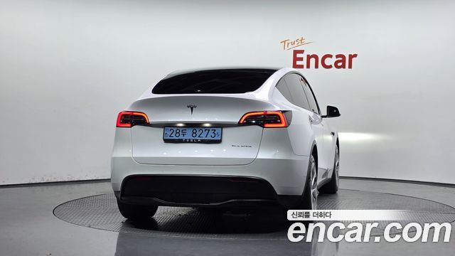 Tesla Model Y Long Range AWD - фото 2