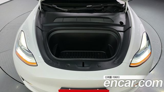 Tesla Model Y Long Range AWD - фото 4