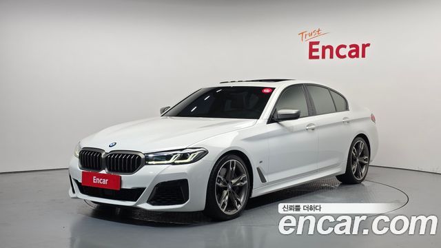 BMW 5-Series G30 M550i xDrive - фото 0