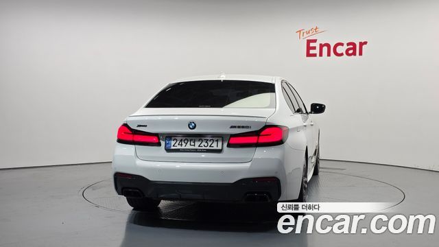 BMW 5-Series G30 M550i xDrive - фото 3